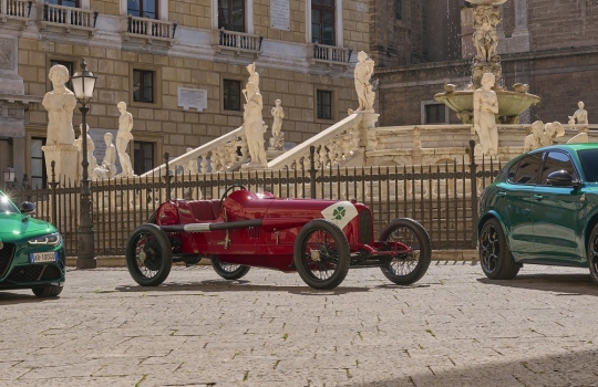 alfa-romeo-quadrofolio-100ev