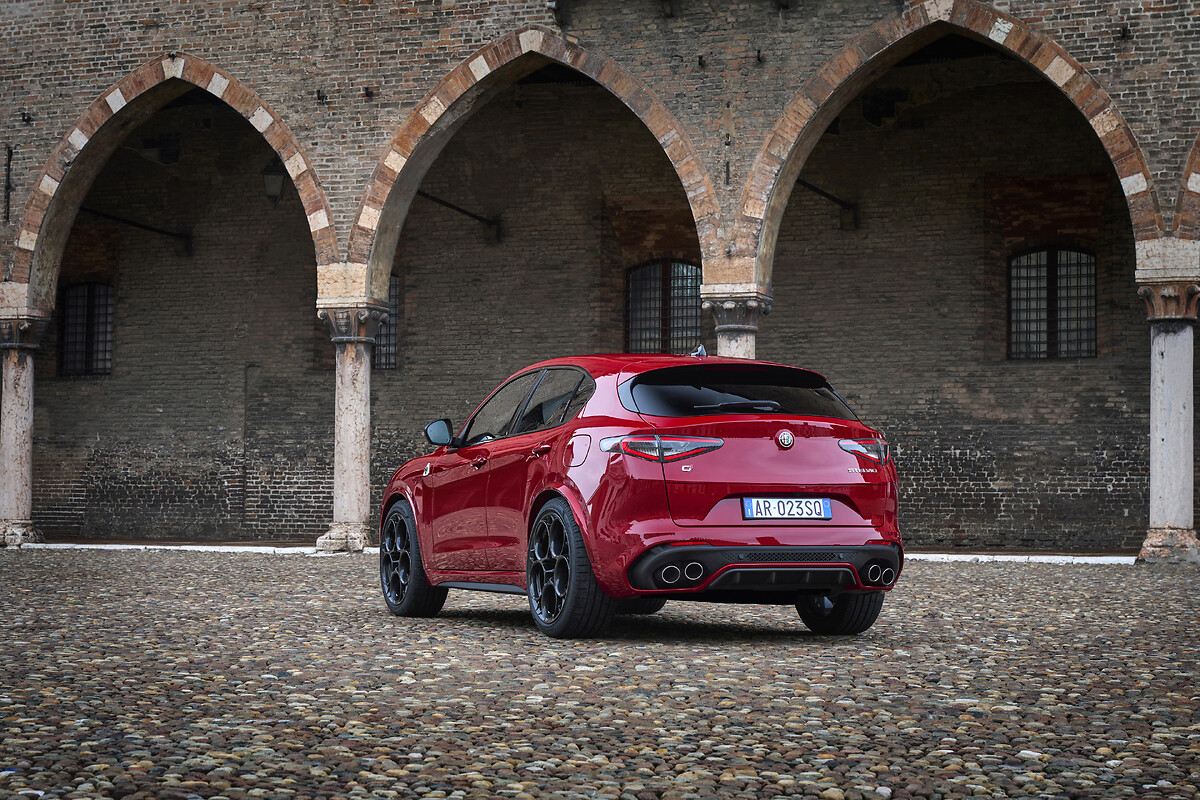 alfa-romeo-stelvio-quadrifoglio