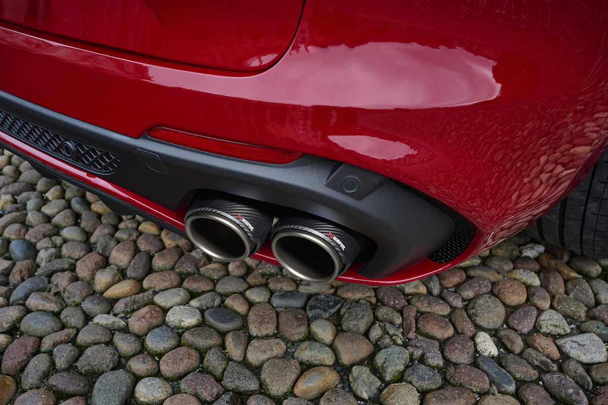 alfa-romeo-stelvio-quadrifoglio