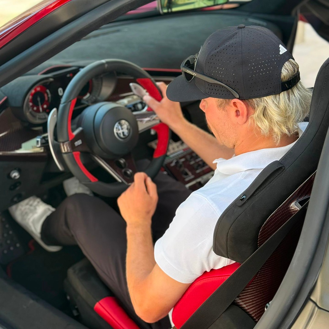 valtteri-bottas-alfa-romeo-33-stradale-carnet-hir-3