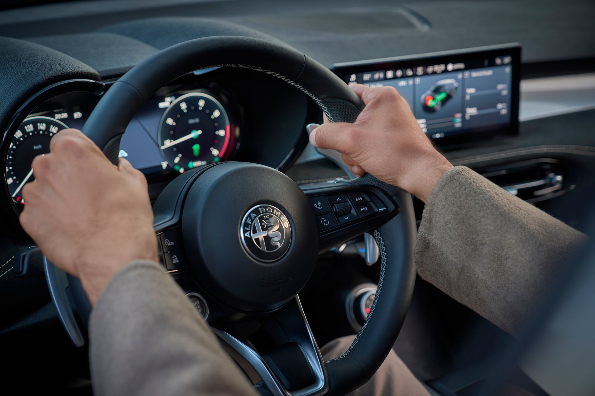 uj-alfa-romeo-tonale-carnet-hir-14