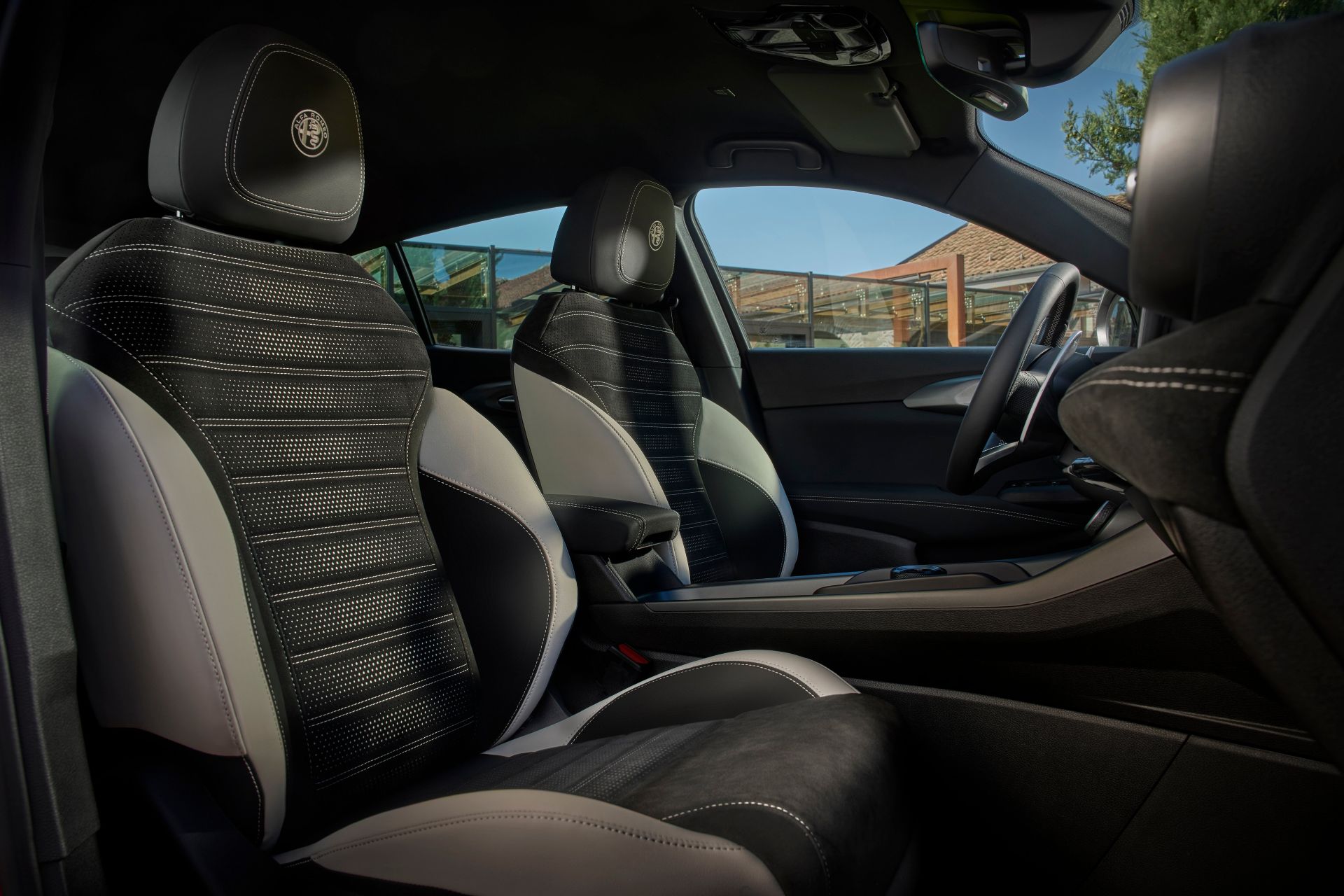 uj-alfa-romeo-tonale-carnet-hir-7