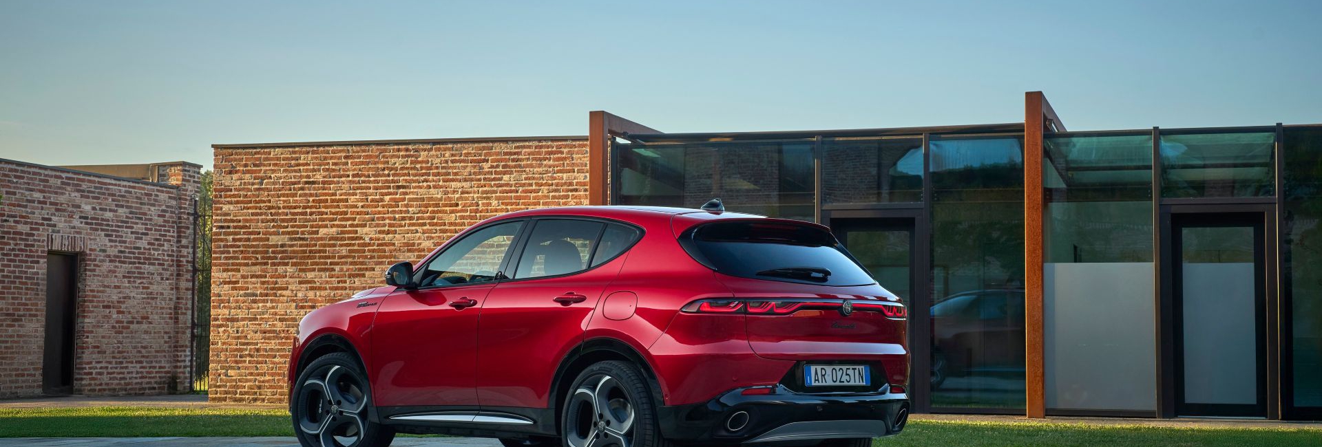 Új pajzsot (is) kapott az Alfa Romeo Tonale