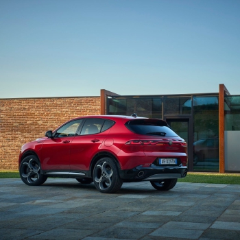 Új pajzsot (is) kapott az Alfa Romeo Tonale