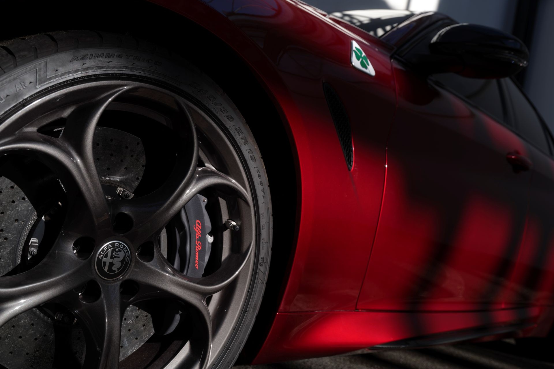 alfa-romeo-giulia-quadrifoglio-collezione-carnet-hir-2