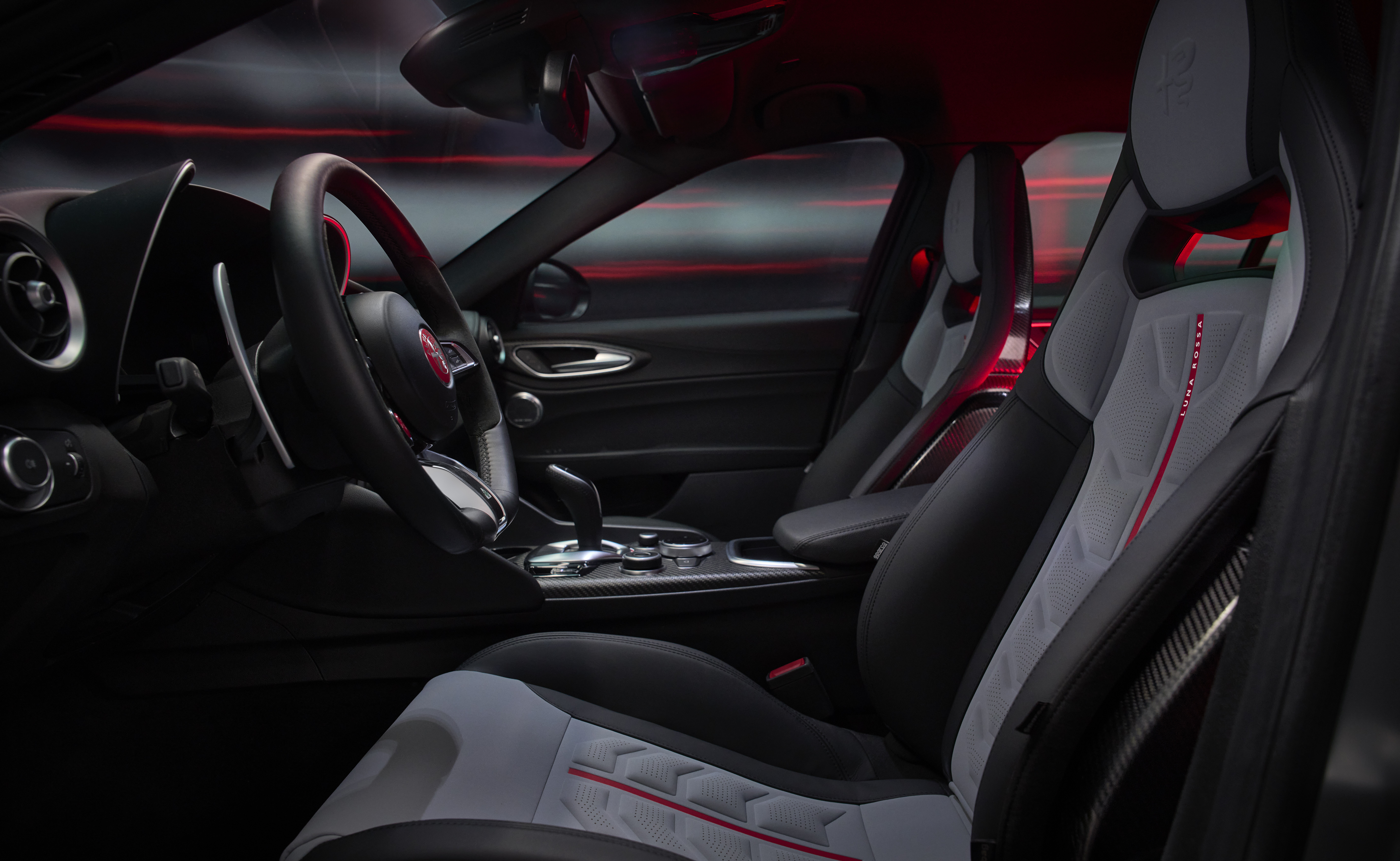 giulia-quadrifoglio-luna-rossa-carnet-hir-4