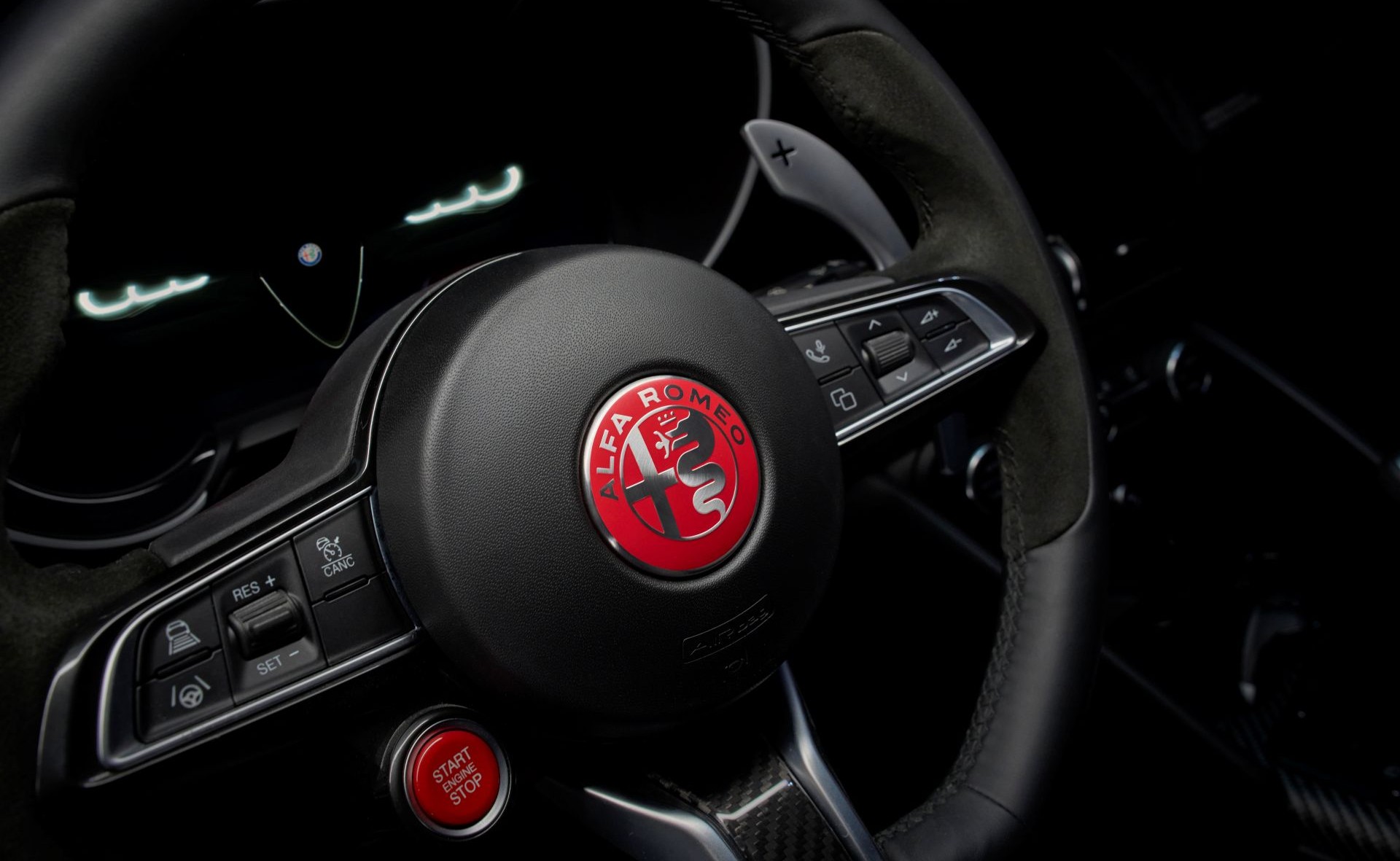 giulia-quadrifoglio-luna-rossa-carnet-hir