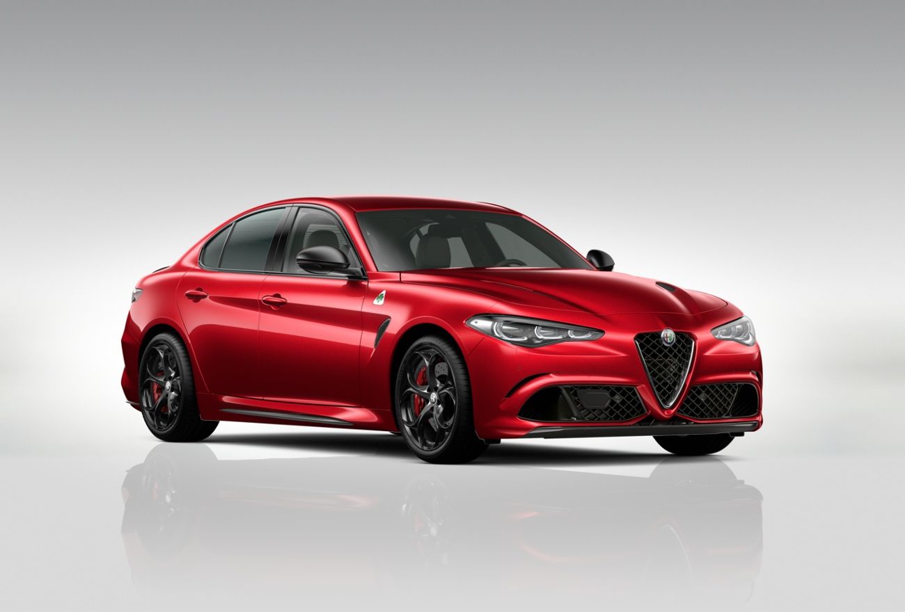 alfa-romeo-stelvio-keszletakcio-carnet-riegler-fekete