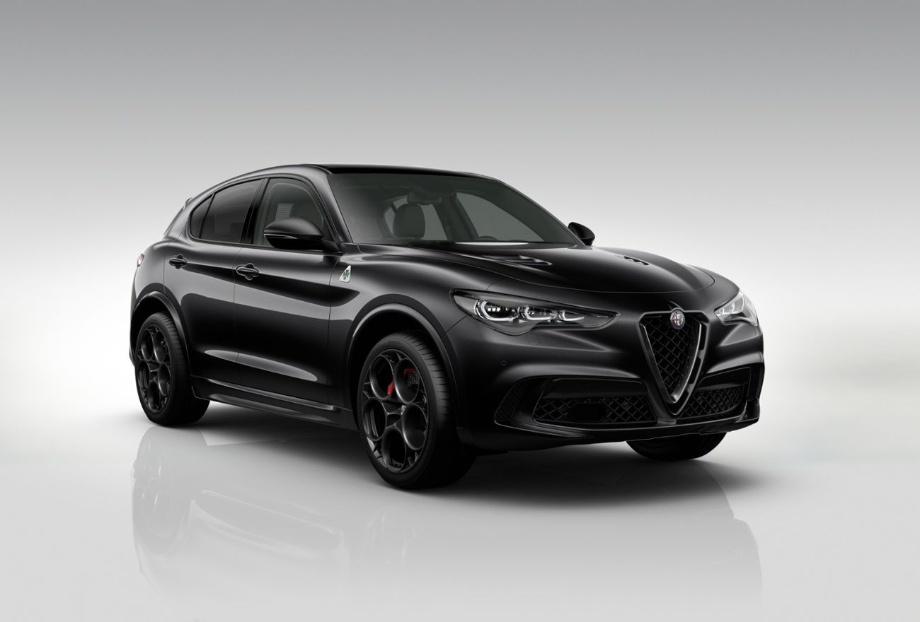 alfa-romeo-stelvio-keszletakcio-carnet-riegler-fekete