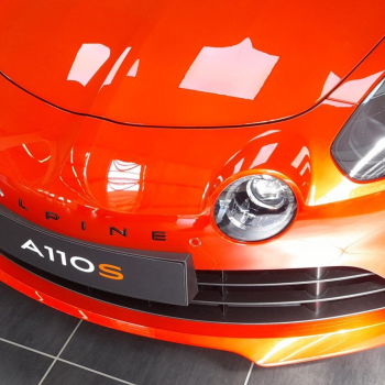 Különleges Alpine modellek az F1 pilóták aláírásával!