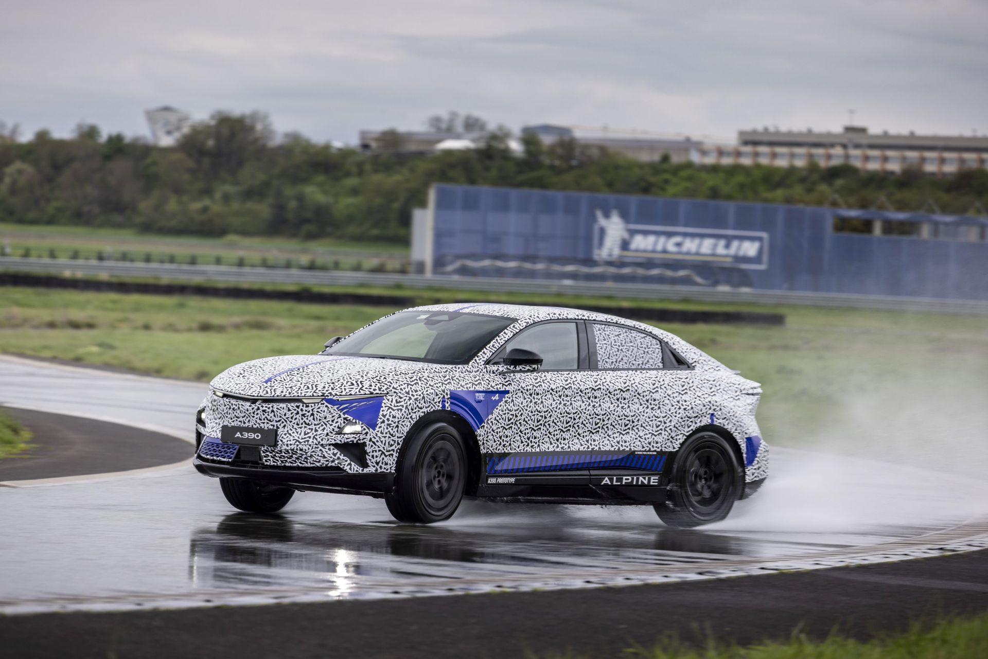 alpine-a390-tests-on-wet-track-at-ladoux-carnet-hir-2