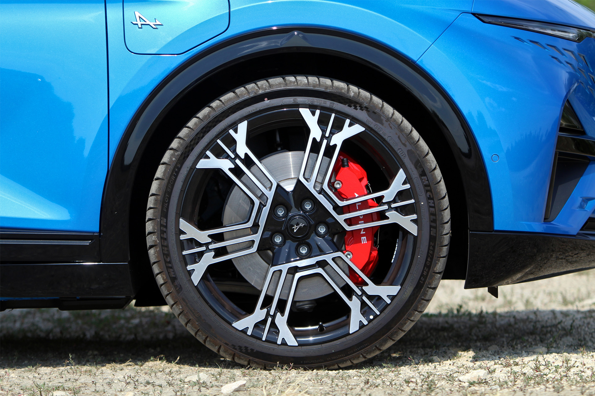 2022-a110-e-ternite-100-electric-prototype-at-the-cutting-edge-of-alpine-innovation-carnet-hir-2