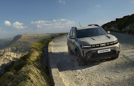 Világelső technológiával gazdagodnak a Dacia SUV-k