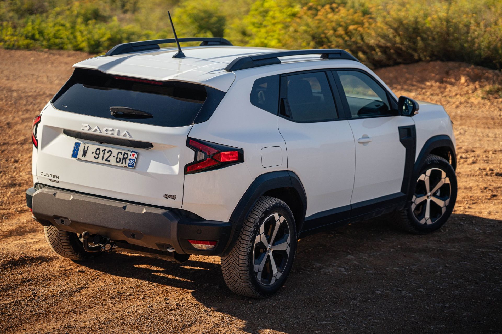 dacia-duster-hybrid-4x4-carnet-hir-2