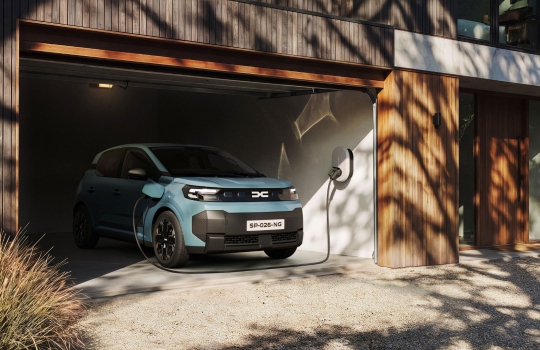 Olcsó villanyautóval bővít a Dacia