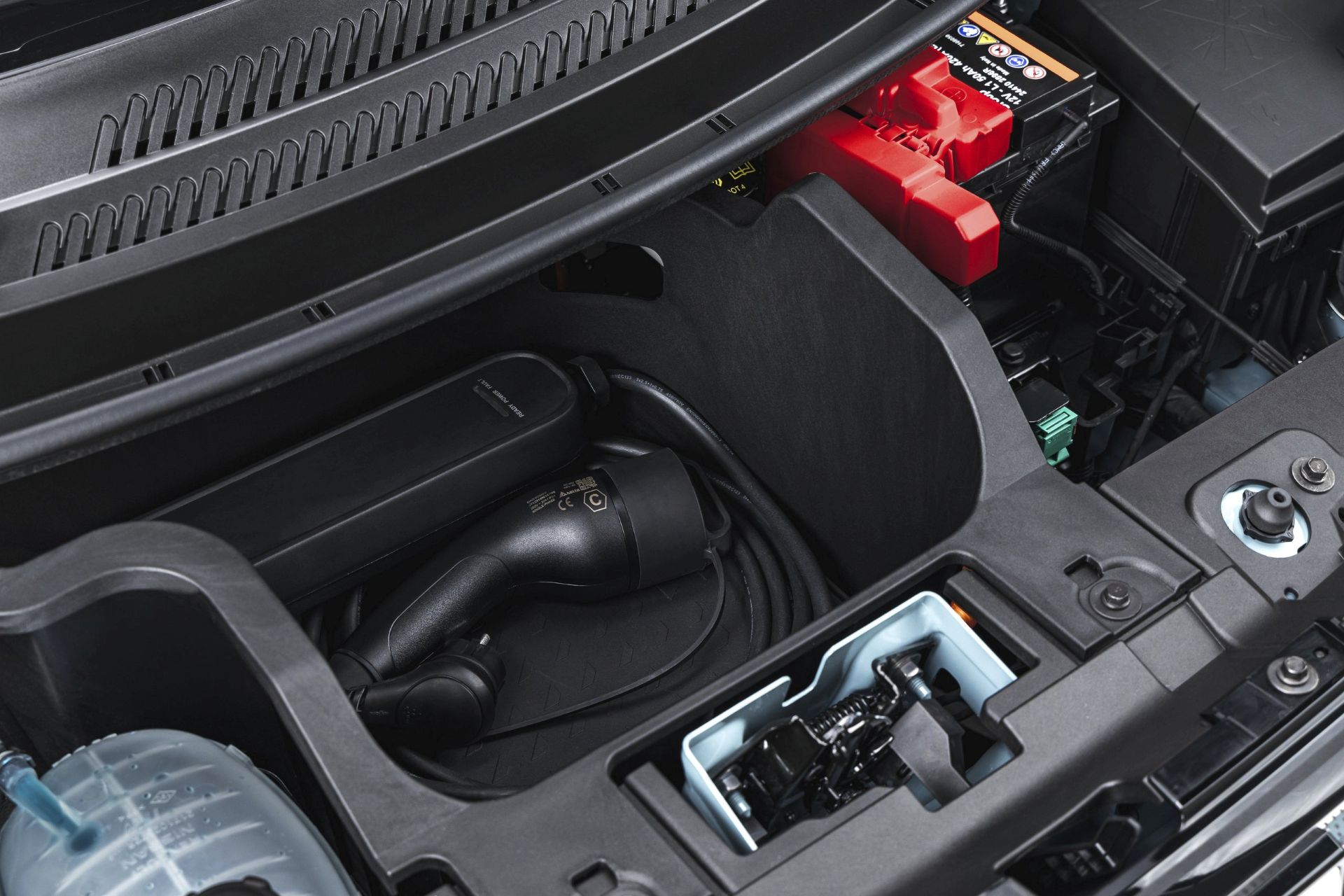 uj-dacia-spring-carnet-hir-2