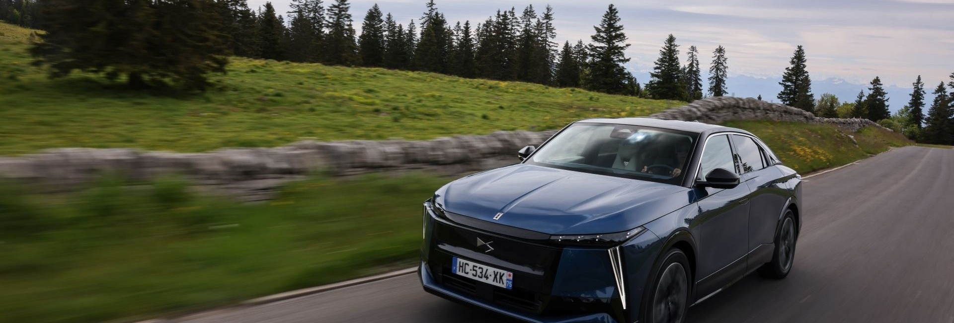 Autópályás teszteken bizonyított a DS csúcsmodellje: akár 500 kilométer egyetlen töltéssel