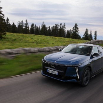Autópályás teszteken bizonyított a DS csúcsmodellje: akár 500 kilométer egyetlen töltéssel