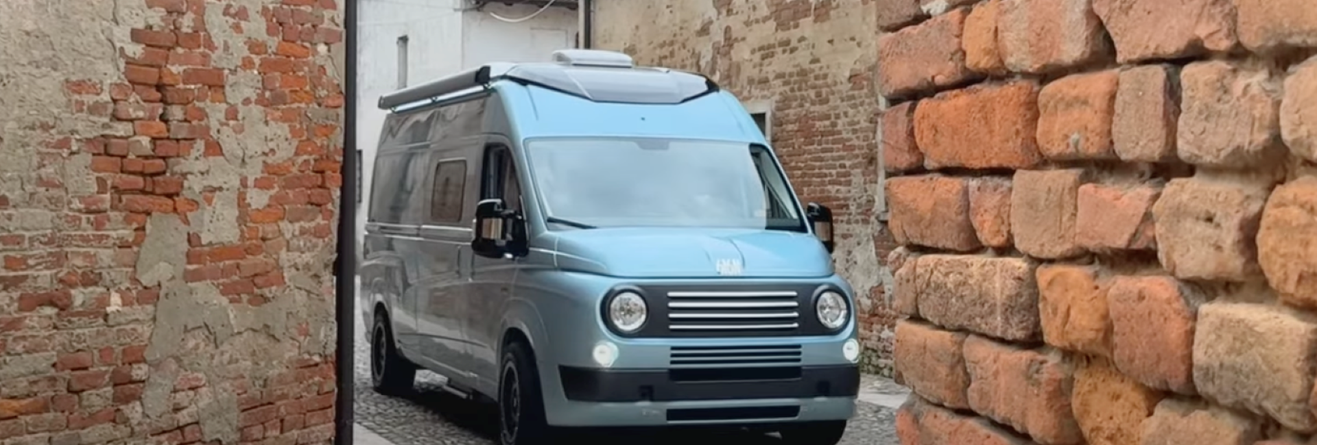 A Citroënek után most a Fiat Ducatóból készített retroautót a Caselani