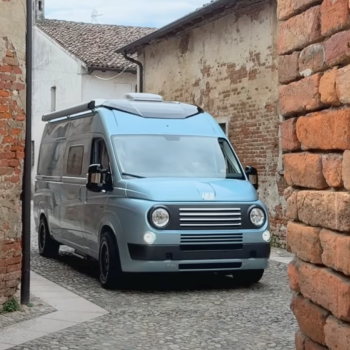 A Citroënek után most a Fiat Ducatóból készített retroautót a Caselani