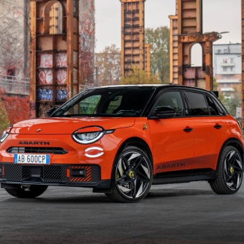 Alfa Romeók, Fiatok, Lanciák és Maseratik szállítják a téli olimpia versenyzőit és vendégeit