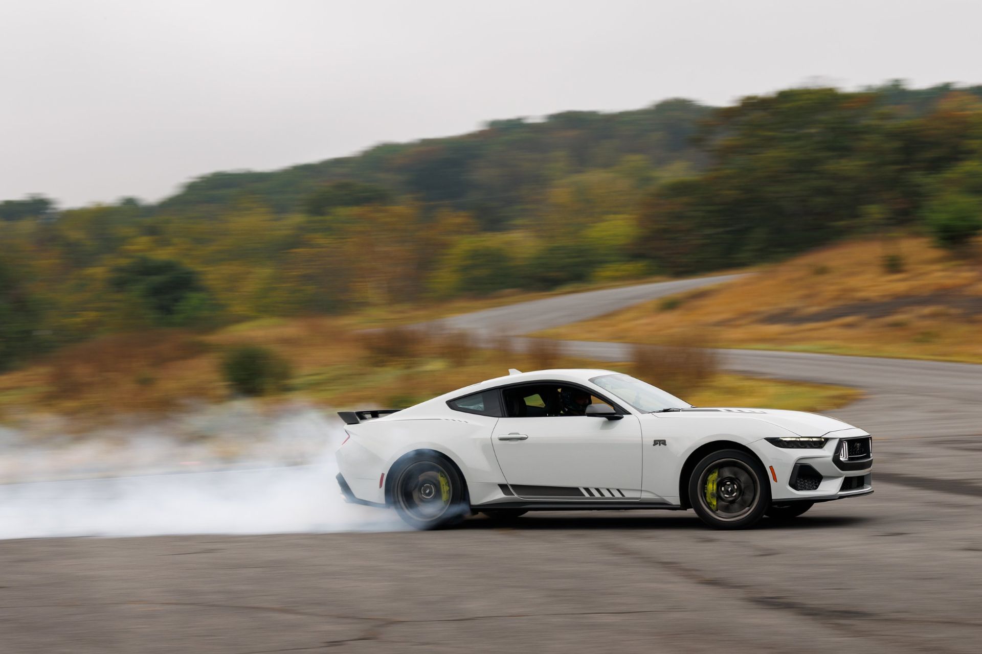 ford-mustang-rtr-package-carnet-hir-2