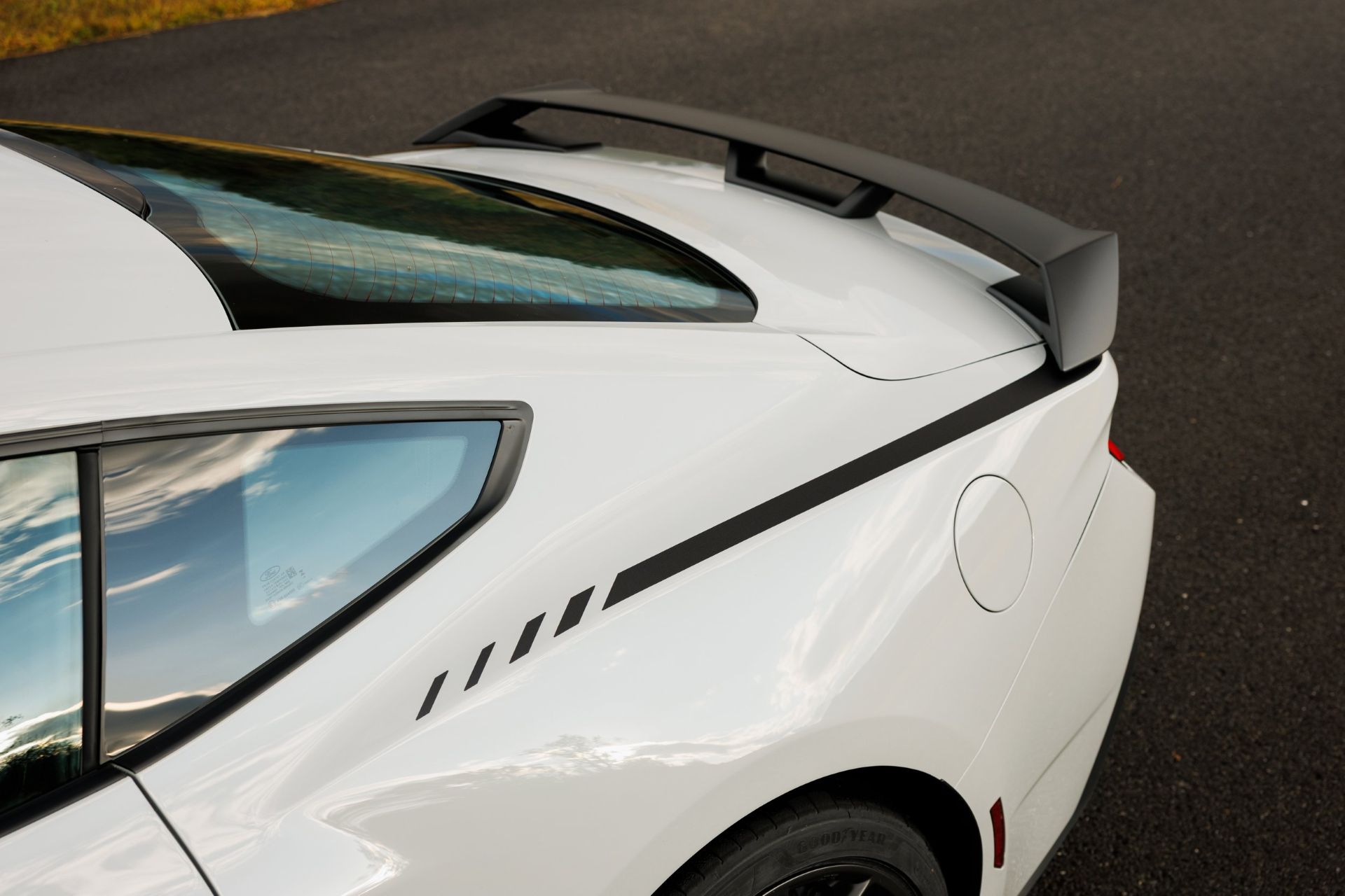 ford-mustang-rtr-package-carnet-hir-8