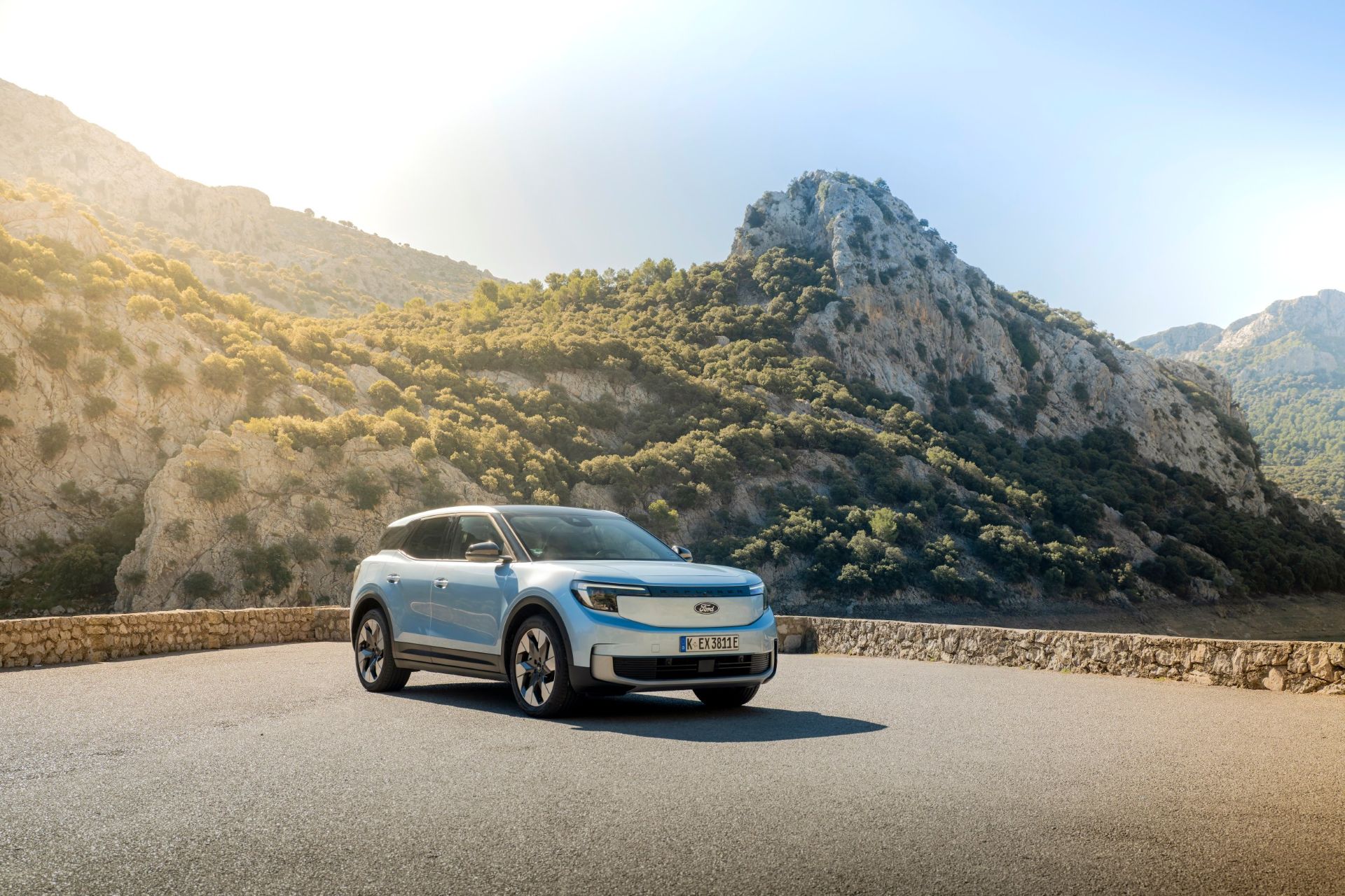 2026-ford-explorer-arctic-blue-exterior-carnet-hir-3