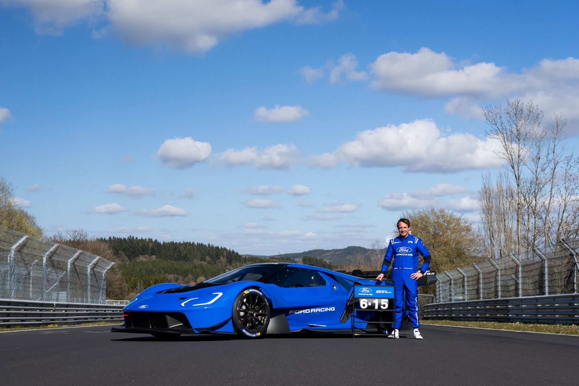 ford-nordschleife-dij-carnet-hir-