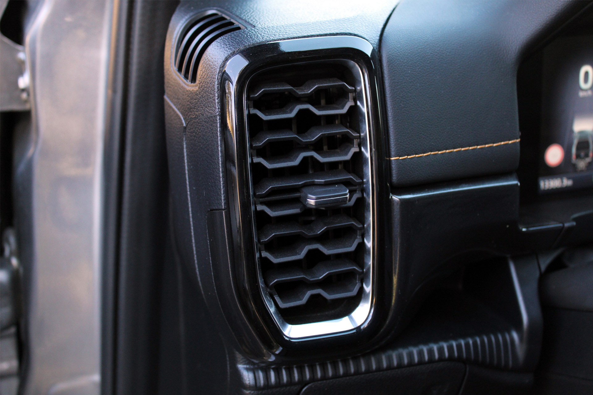 2026-ford-exlporer-carnet-hir-4