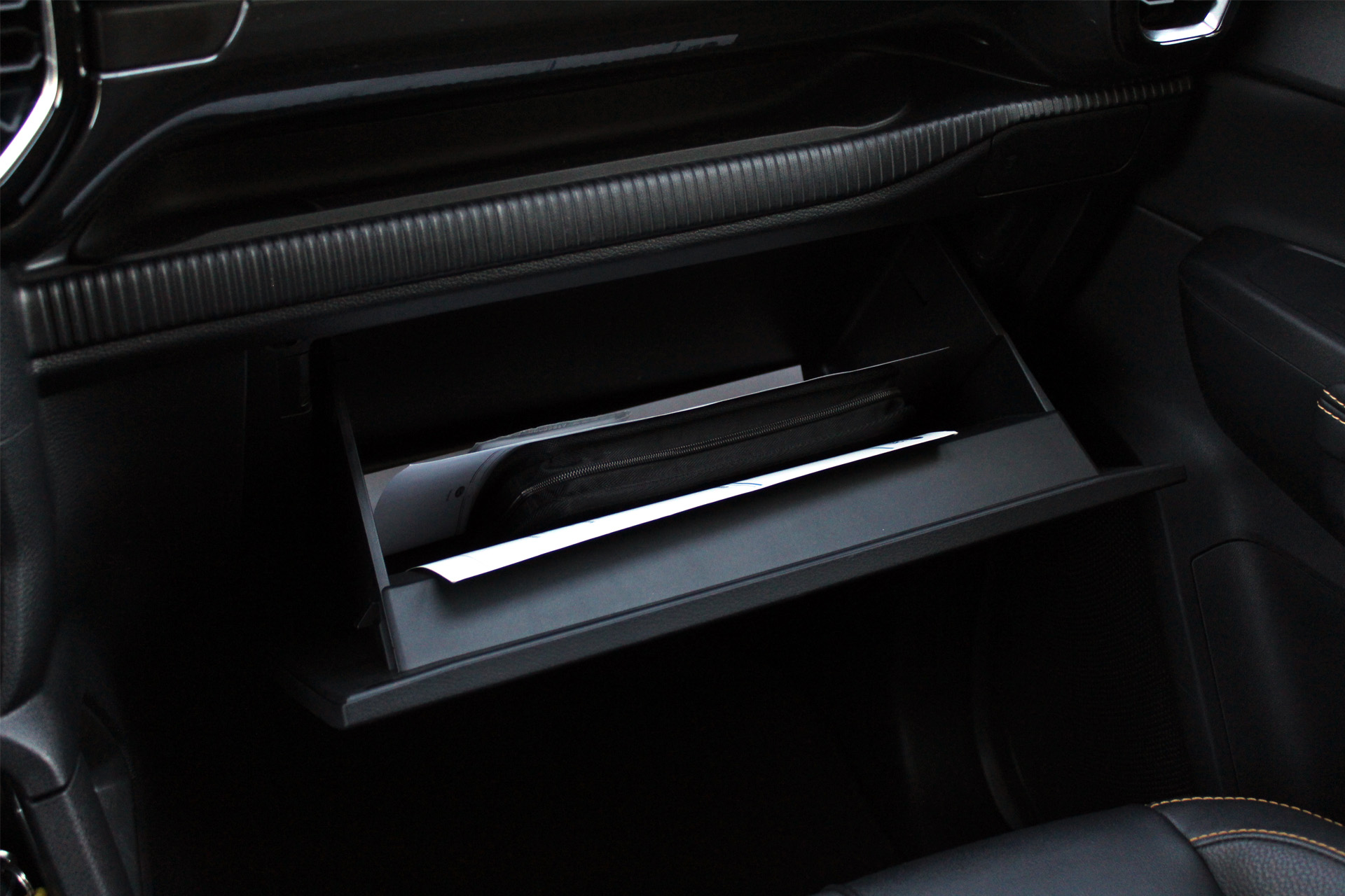 2026-ford-exlporer-carnet-hir-3