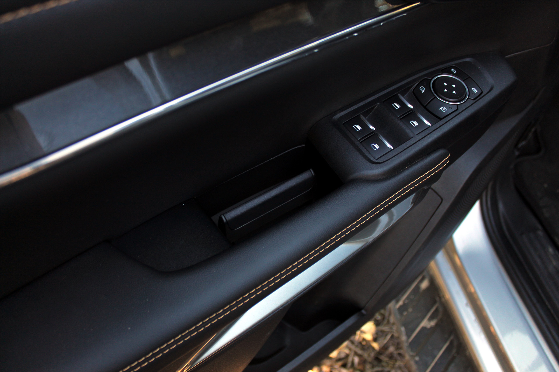 2026-ford-exlporer-carnet-hir-4