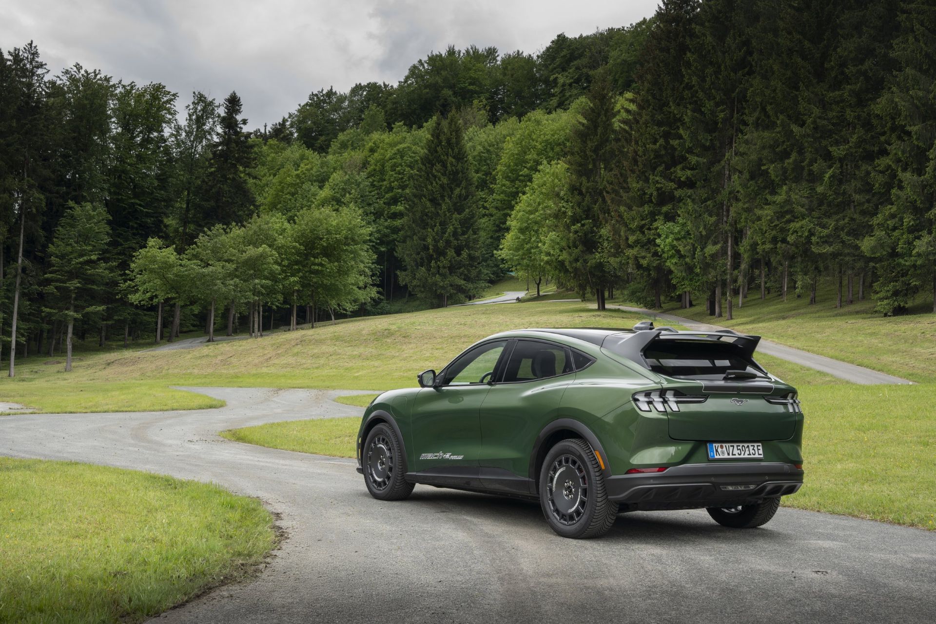 2026-ford-mustang-mach-e-rally-carnet-hir-7