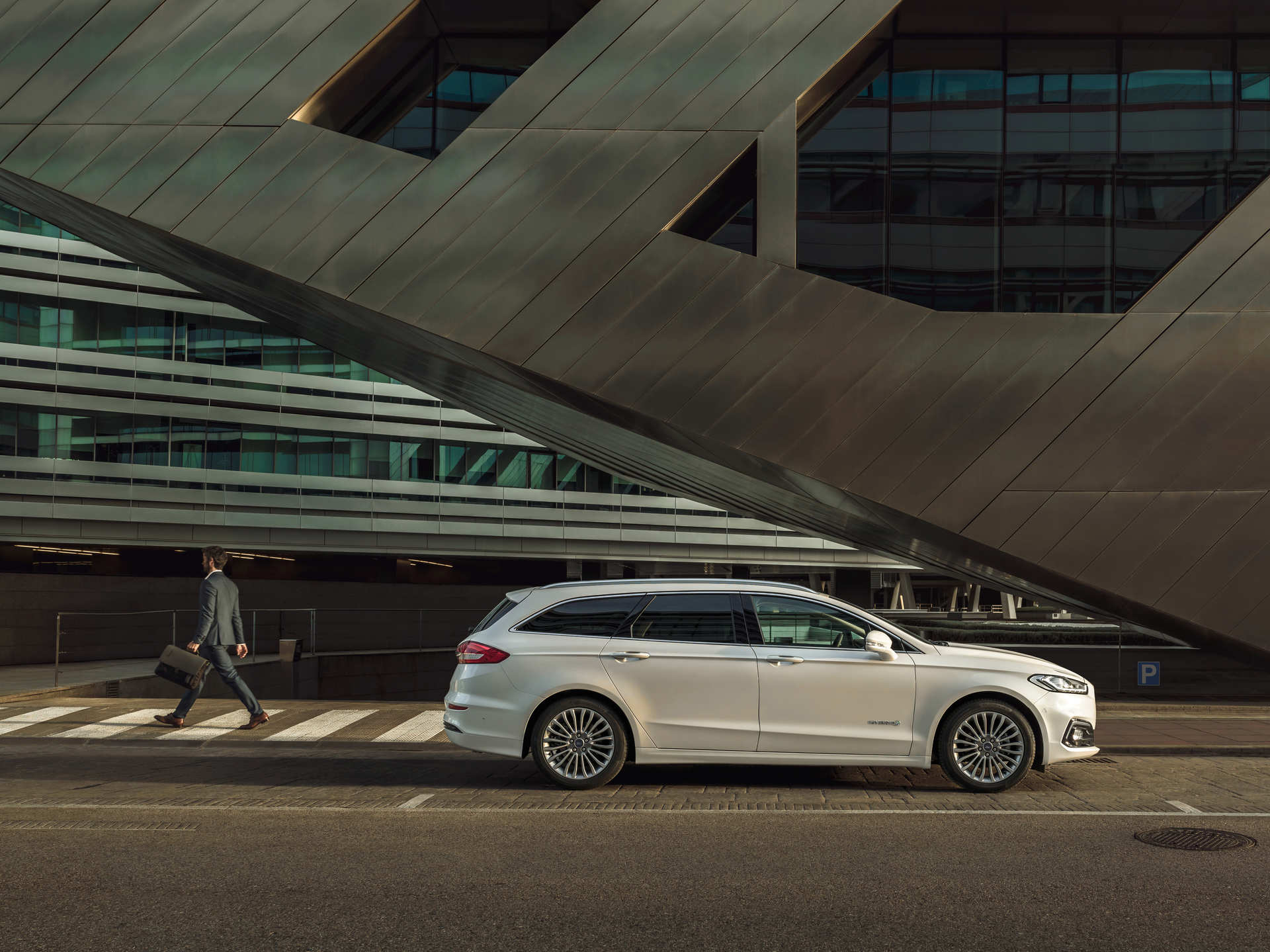 ford-mondeo-hybrid