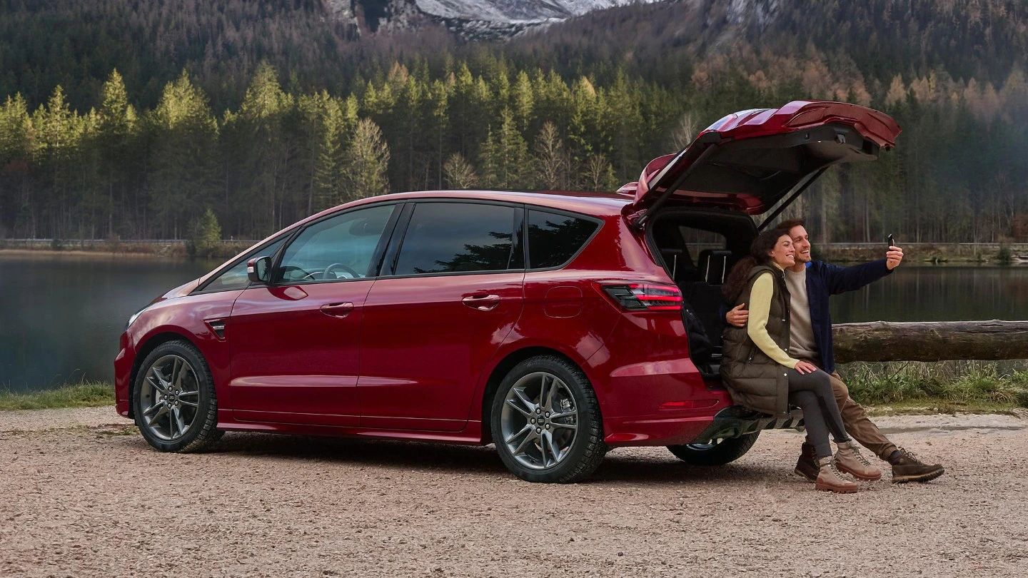 uj-ford-smax