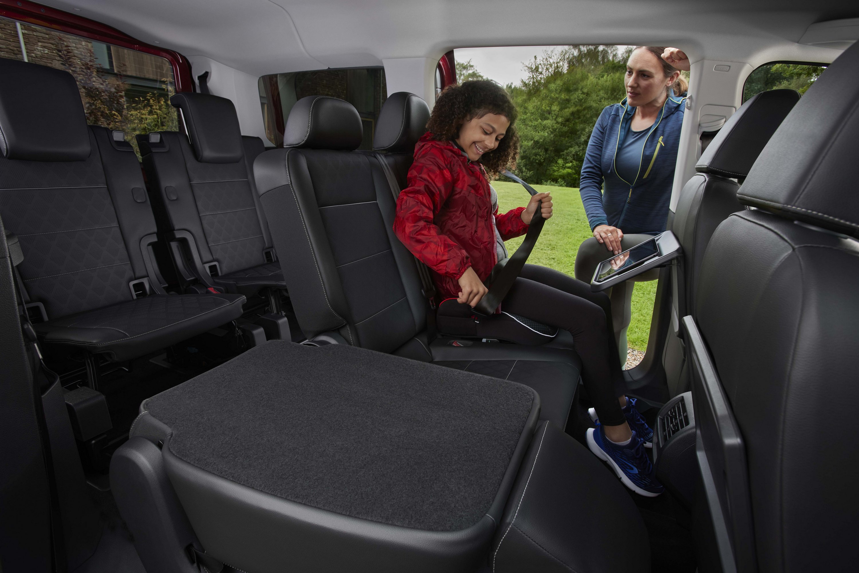 ford-tourneo-connect-csaladi-auto-carnet-hir