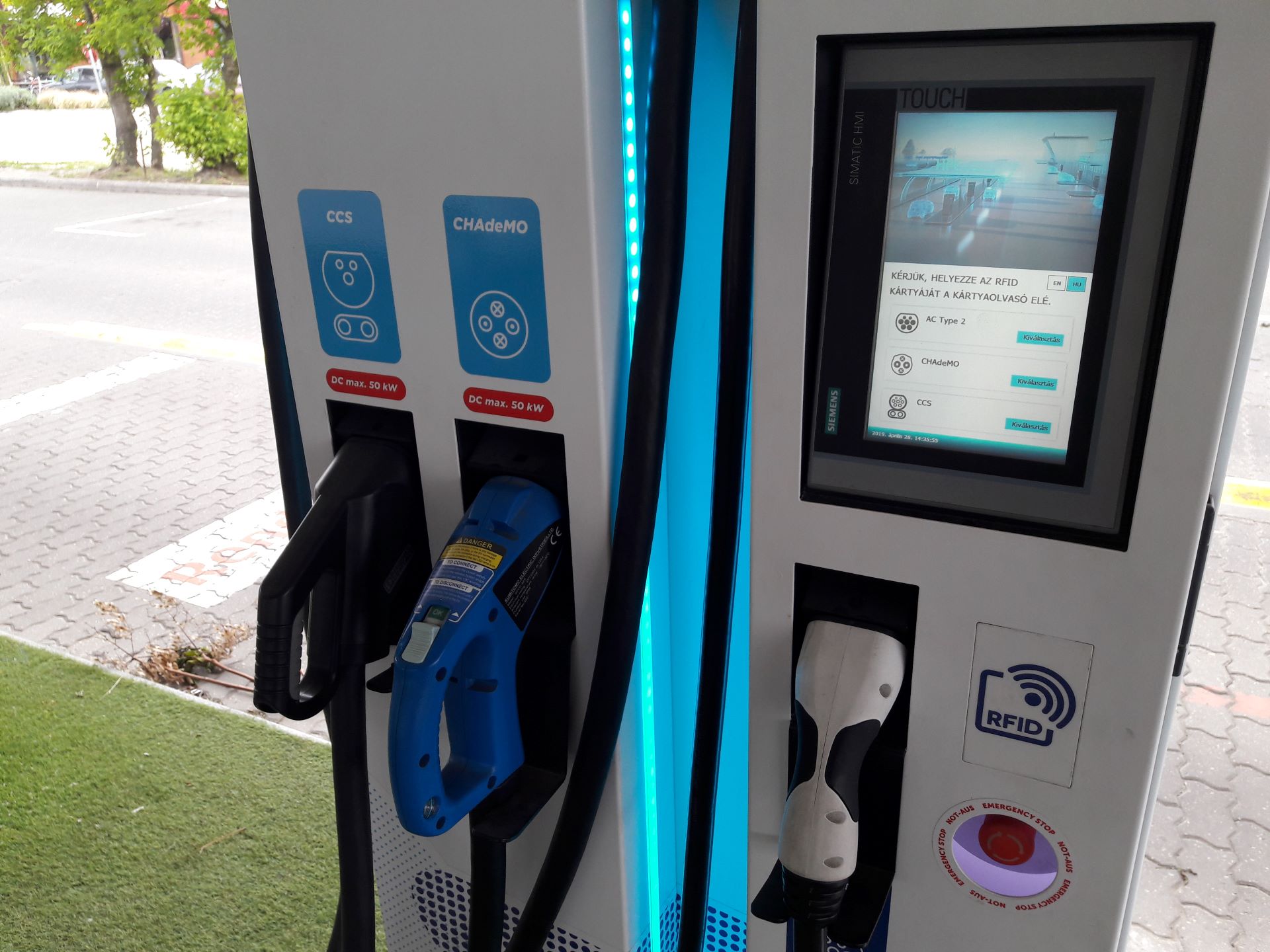 nyilvanos-tolto-villamtolto-carnet-hir-3