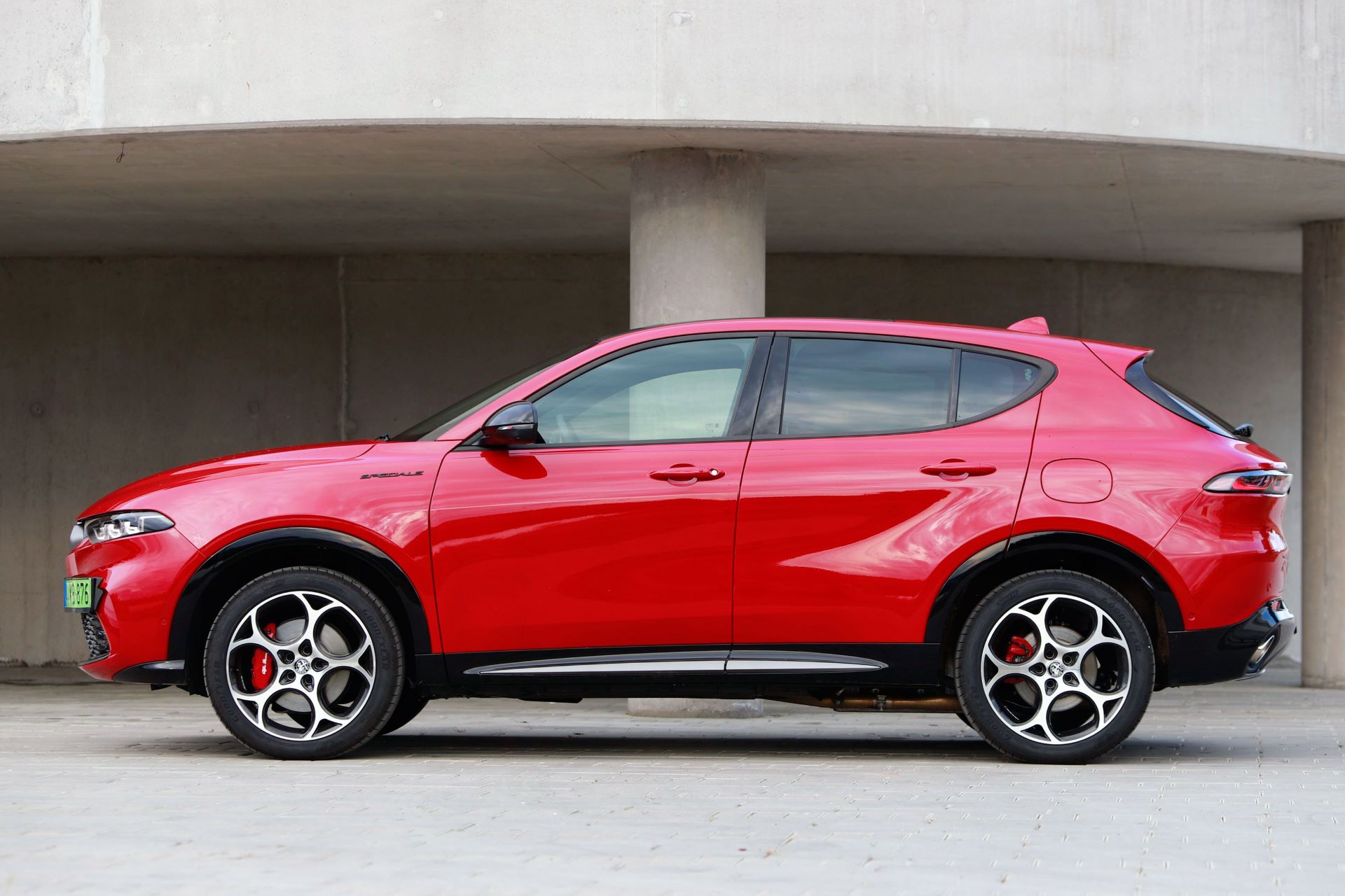 gumi-felni-alfa-romeo-tonale-carnet-hir-4