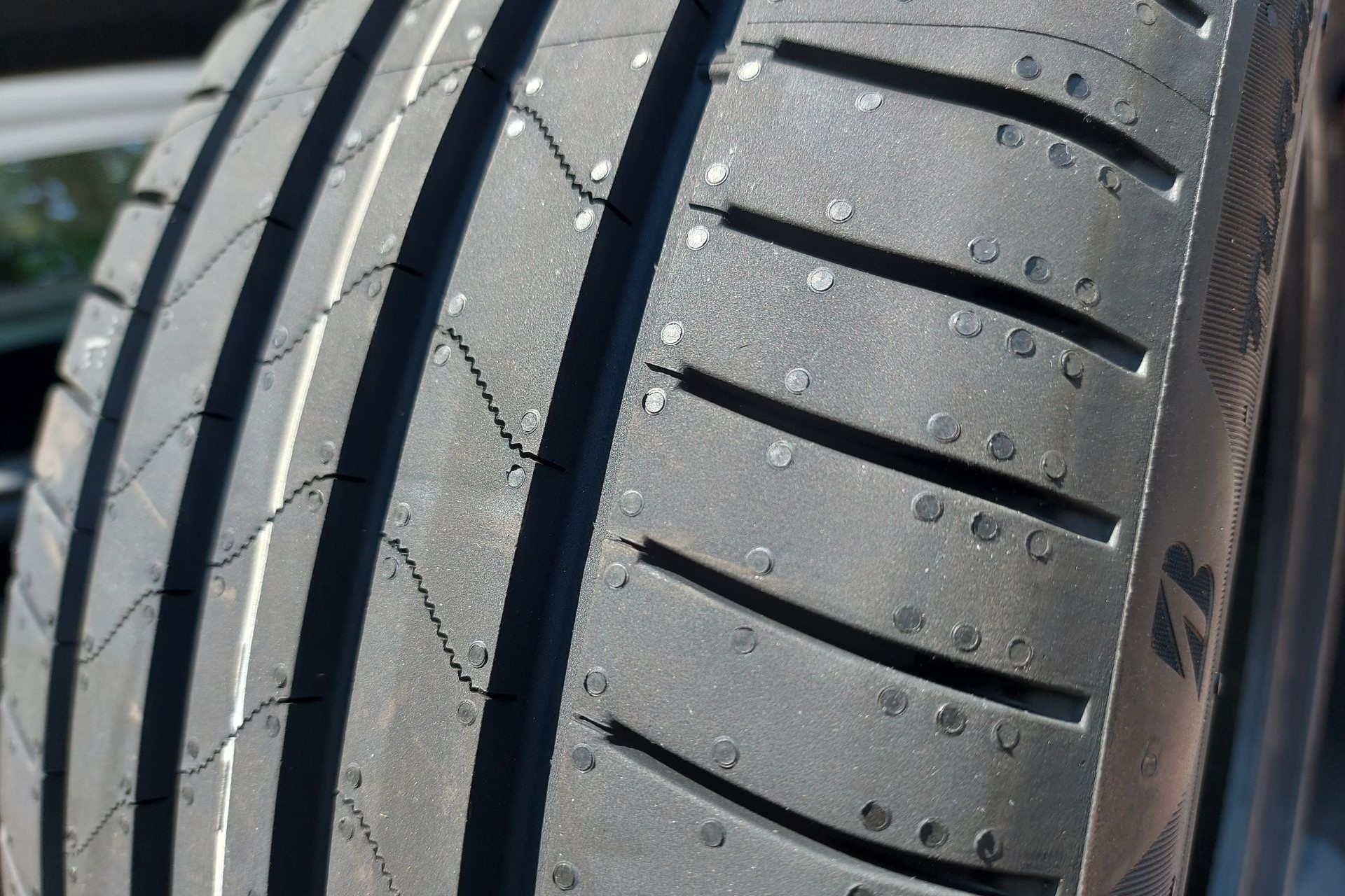gumi-nyari-futofelulet-carnet-hir