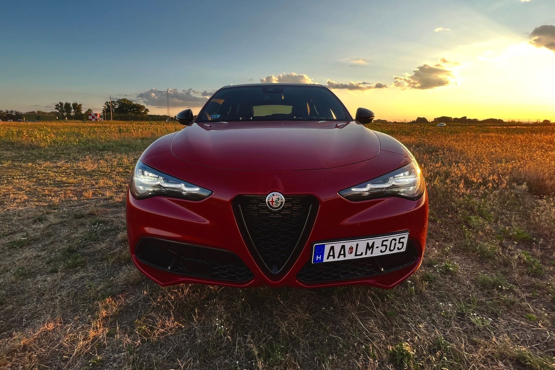carnet-sportmodellek-alfa-romeo-stelvio-qv-hir-1