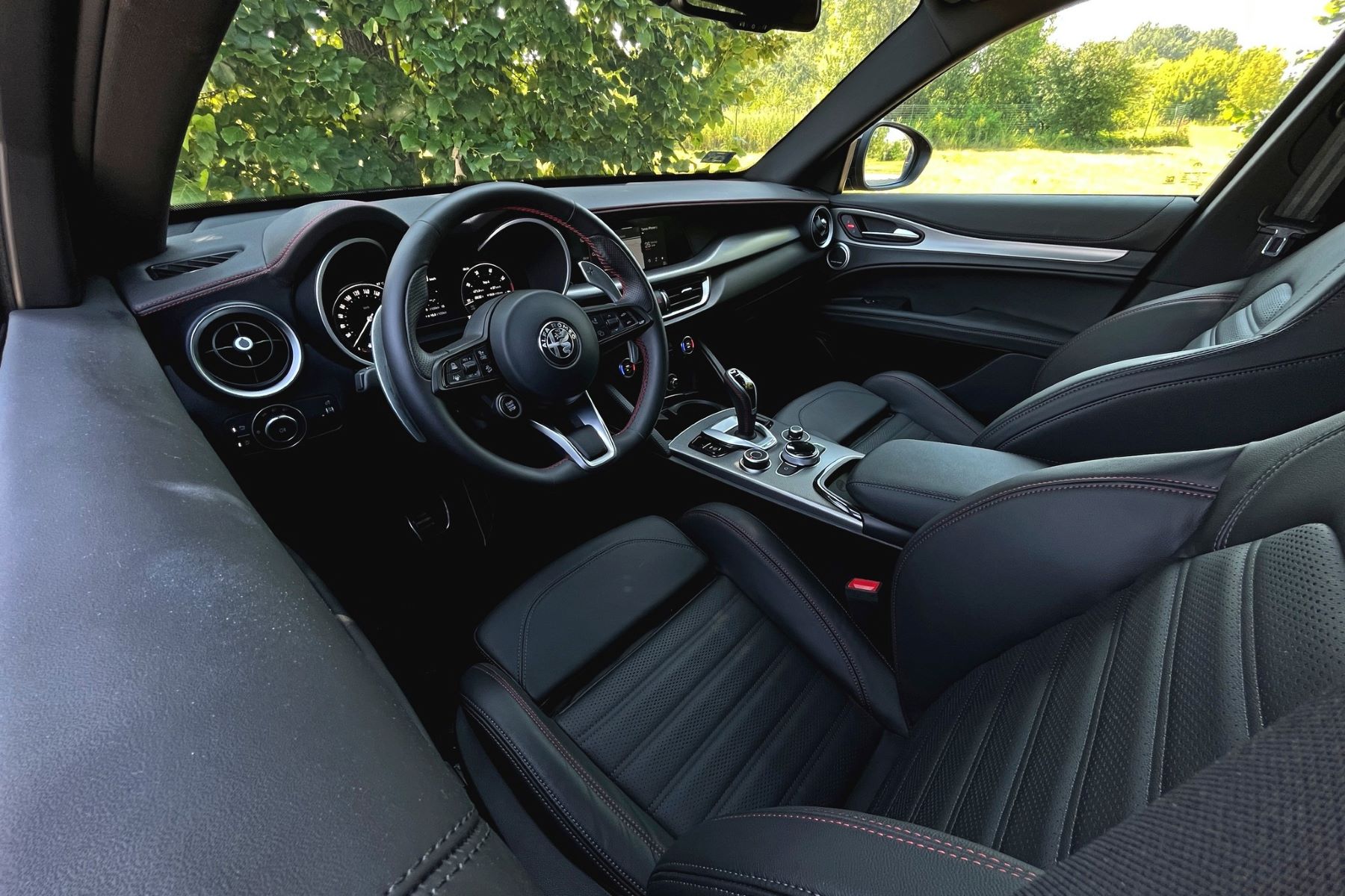 carnet-sportmodellek-alfa-romeo-stelvio-qv-hir-2