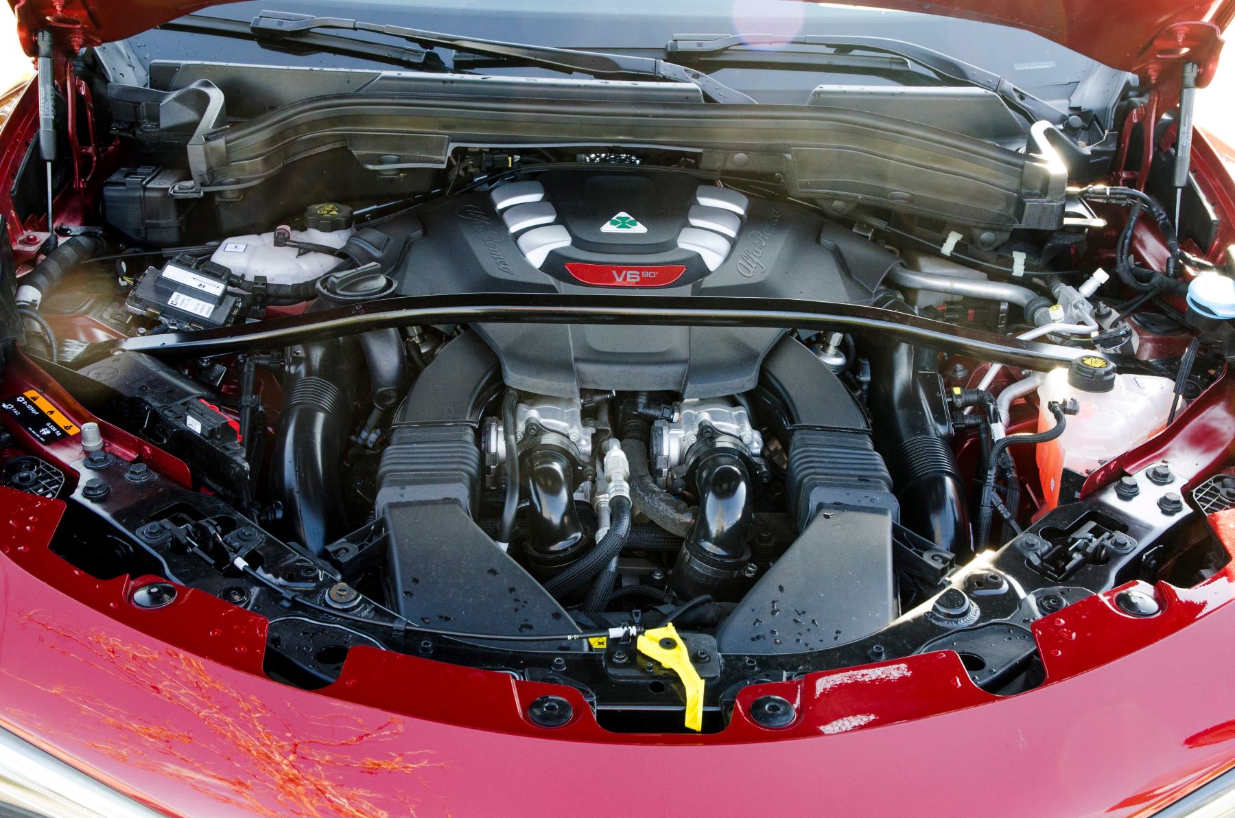 carnet-sportmodellek-alfa-romeo-stelvio-qv-hir-4