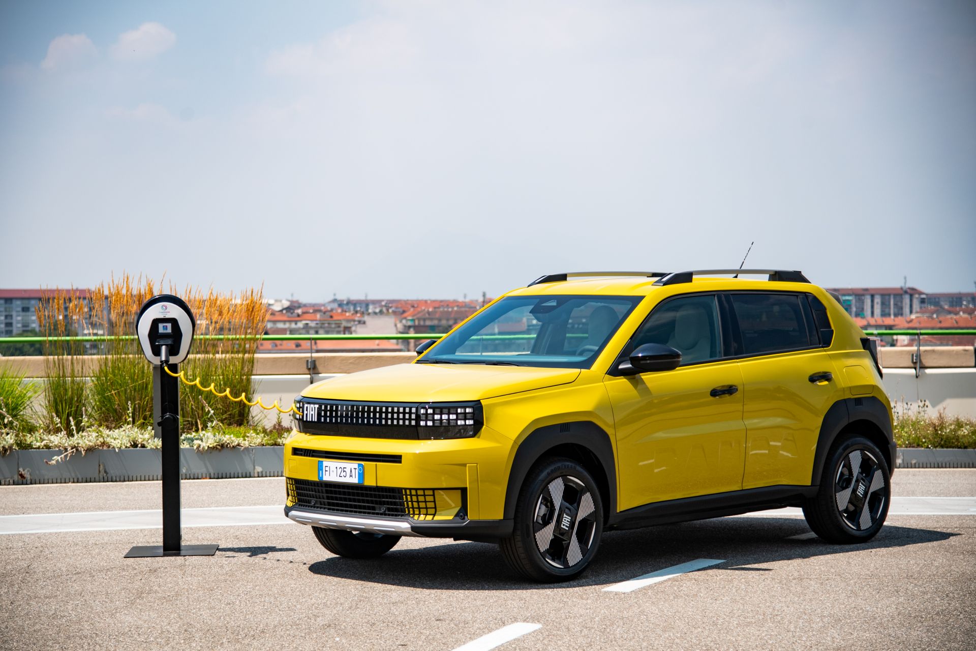 uj-fiat-grande-panda-carnet-hir
