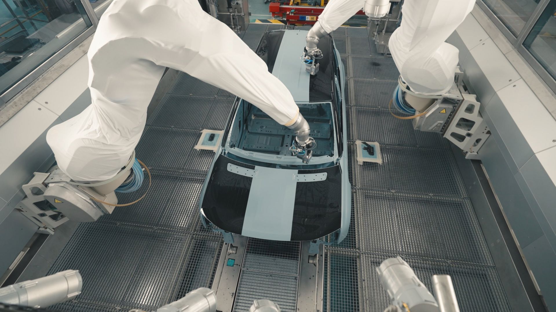 renault-4-e-tech-electric-introduces-a-revolutionary-two-tone-paint-process-carnet-hir