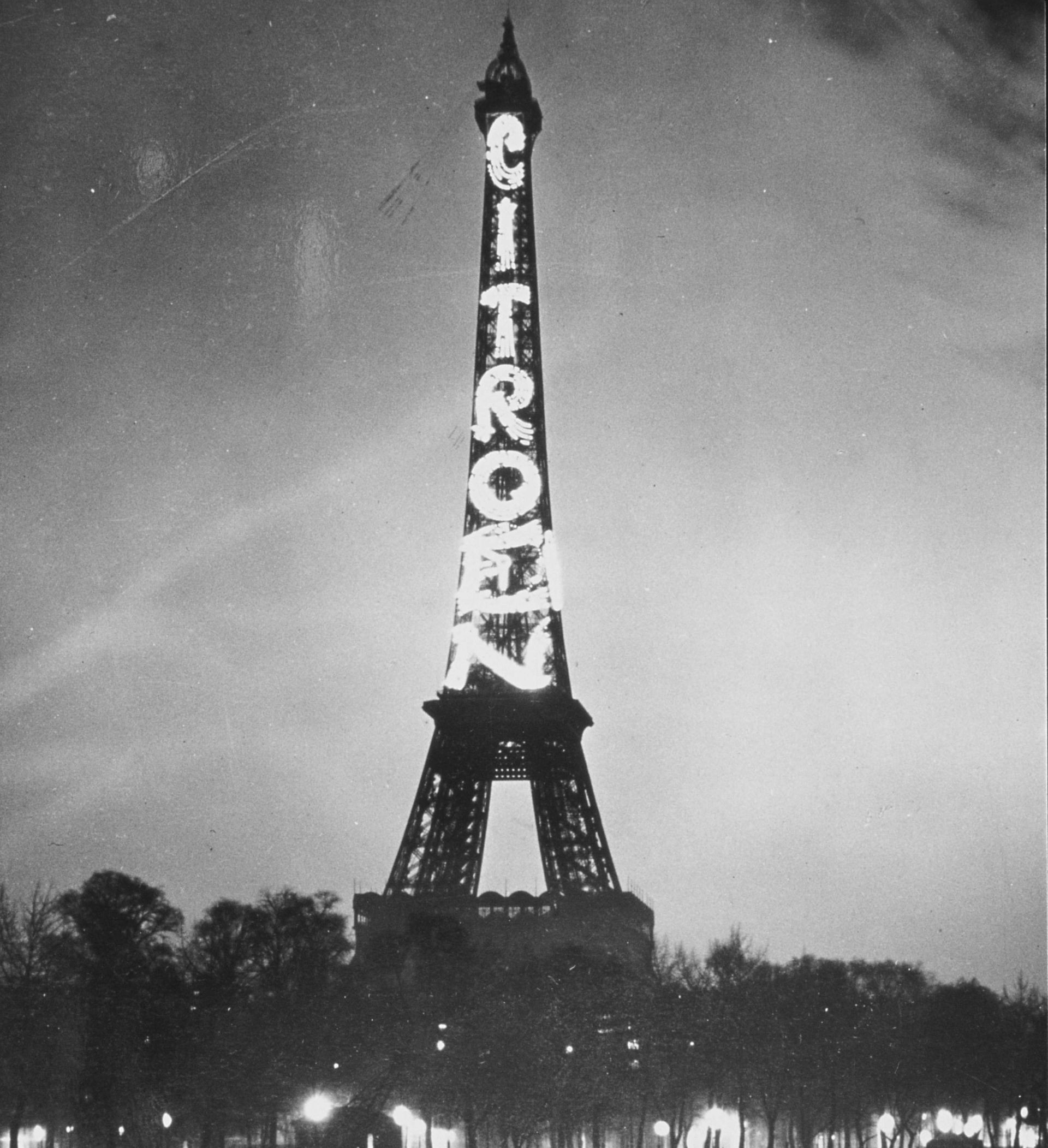 citroen-eiffel-vilagitas-100-ev-carnet-hir