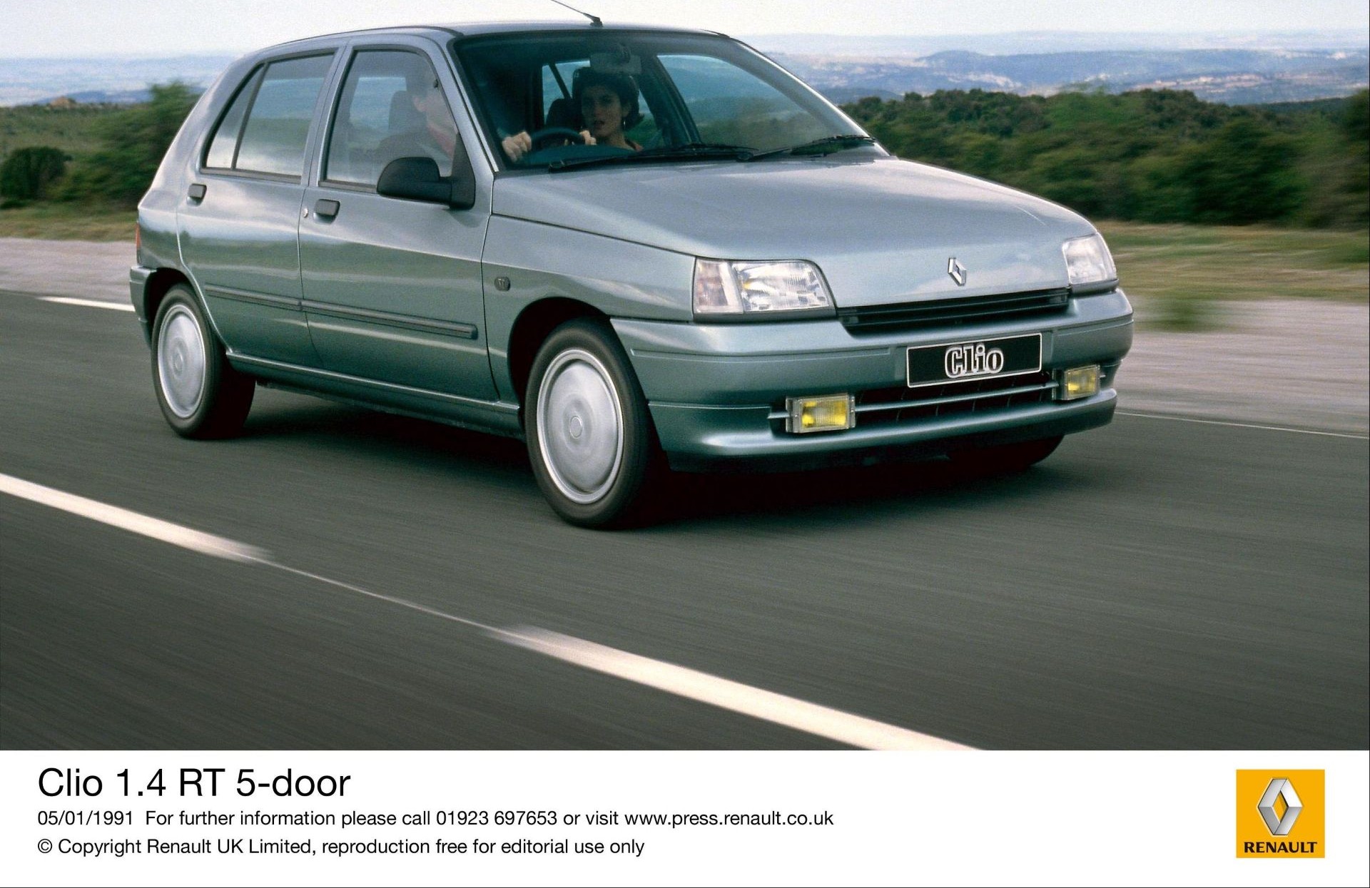renault-clio-1-4-rt-5-door-carnet-hir