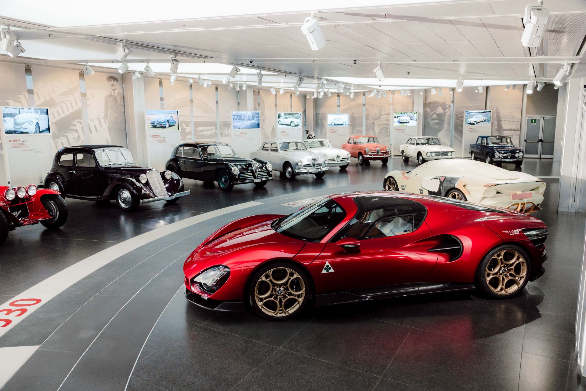 33-stradale-alfa-romeo-museum-carnet-hir-3