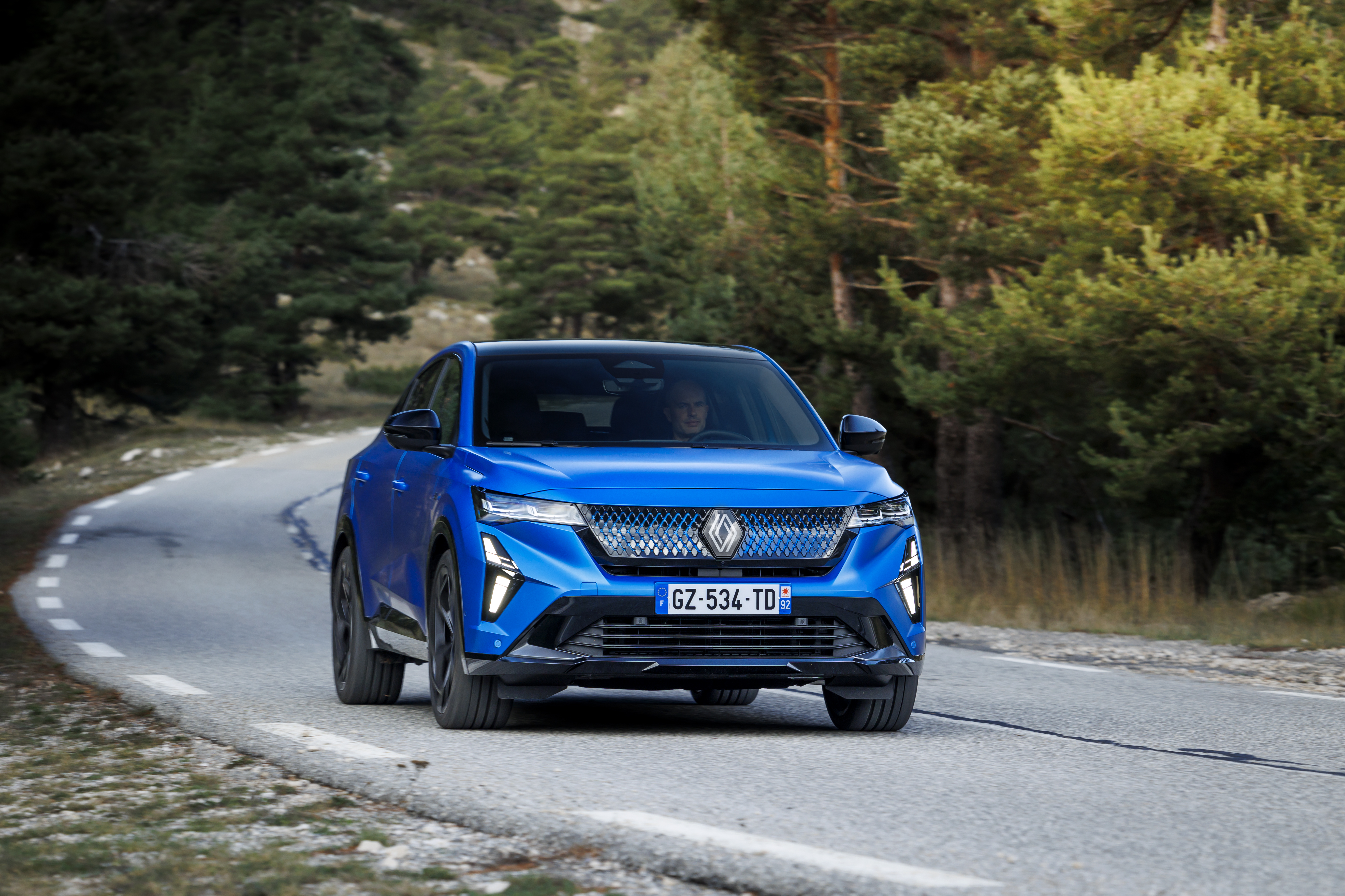 renault-rafale-e-tech-4x4-300-hp-atelier-alpine-carnet-hir1