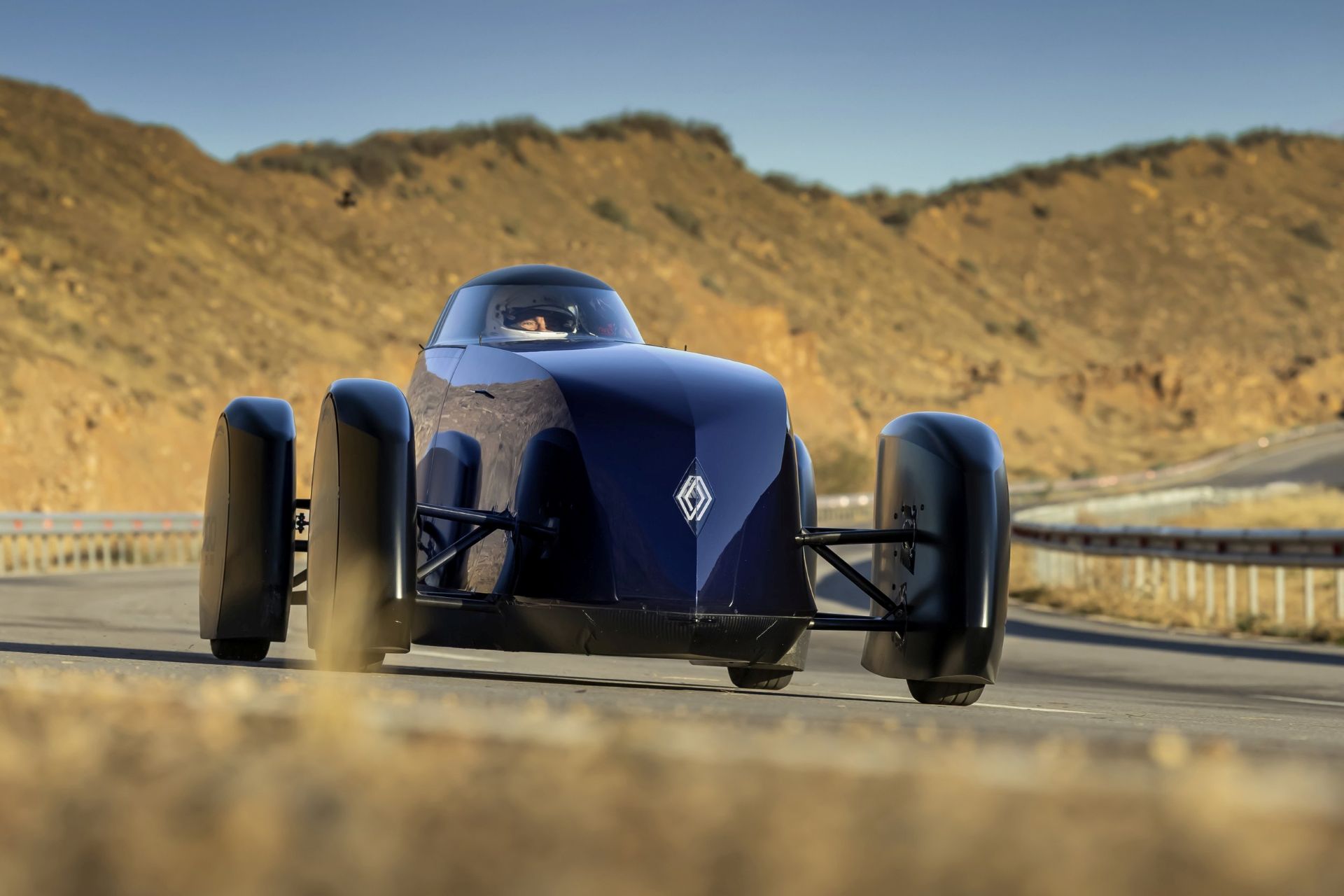 renault-filante-record-2025-carnet-hir-2