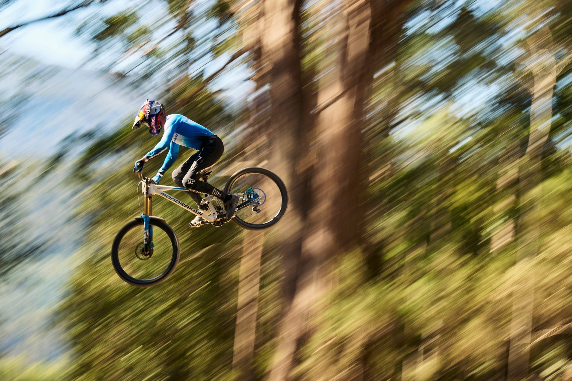 suzuki-red-bull-hardline-tasmania-carnet-hir